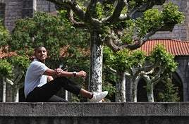 Hamza llegó a Donostia en autobús desde Granada, donde estaban sus padres por si se arrepentía.