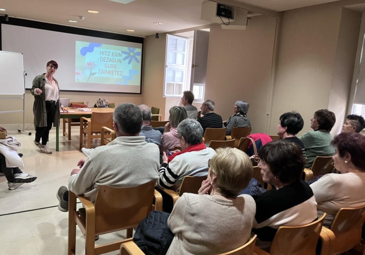 Primera charla sobre cuidados, ofrecida en abril por Olaia Arana.