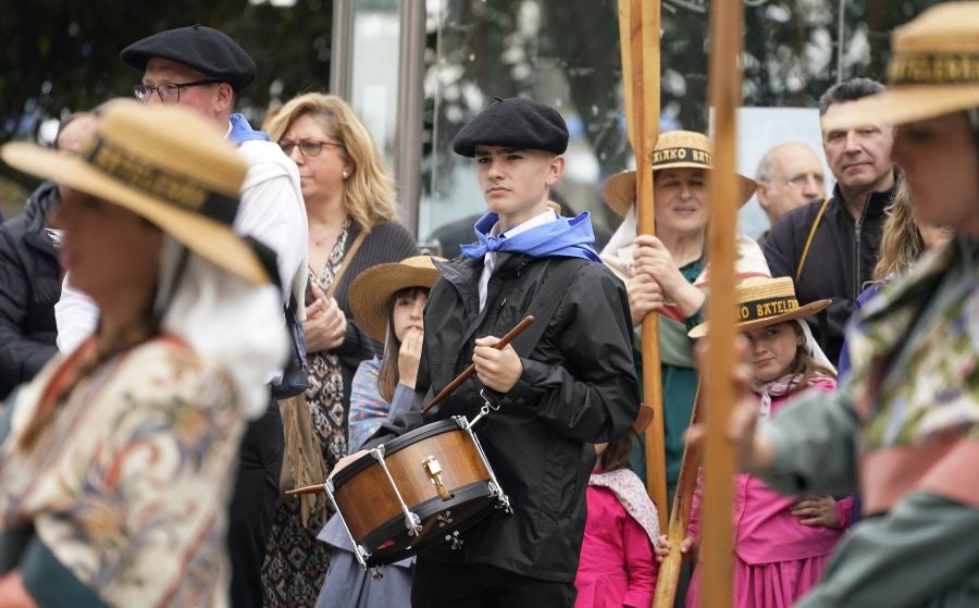 Tamborrada marinera para despedir el Pasaia Itsas Festibala
