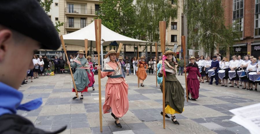 Tamborrada marinera para despedir el Pasaia Itsas Festibala