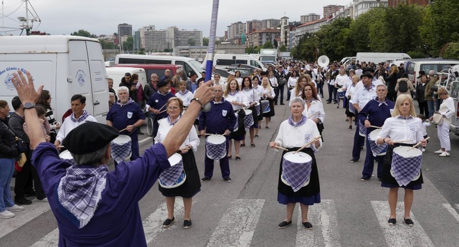 Tamborrada marinera para despedir el Pasaia Itsas Festibala