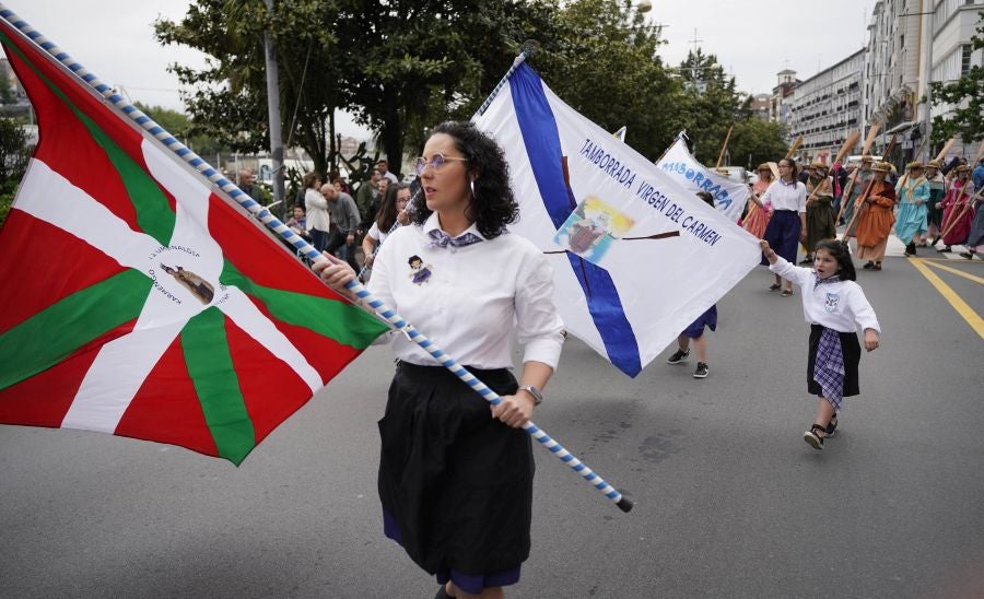 Tamborrada marinera para despedir el Pasaia Itsas Festibala