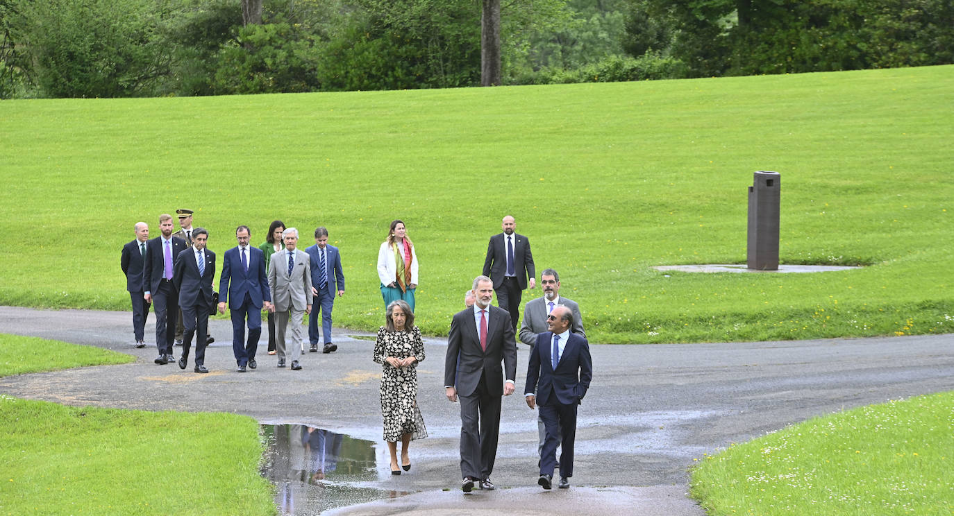 La visita del rey Felipe VI a Chillida Leku, en imágenes