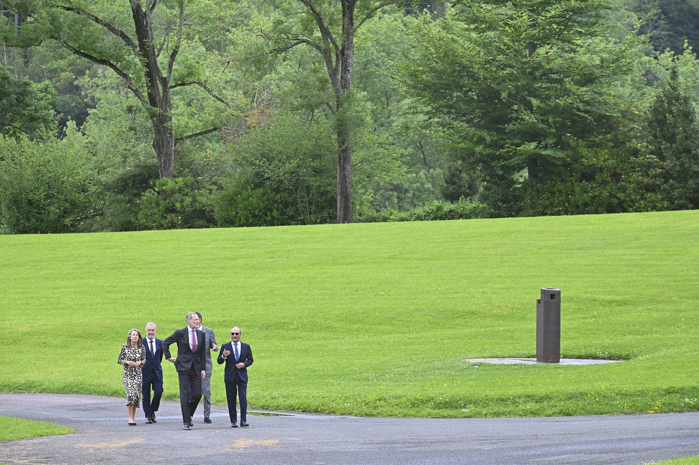 La visita del rey Felipe VI a Chillida Leku, en imágenes
