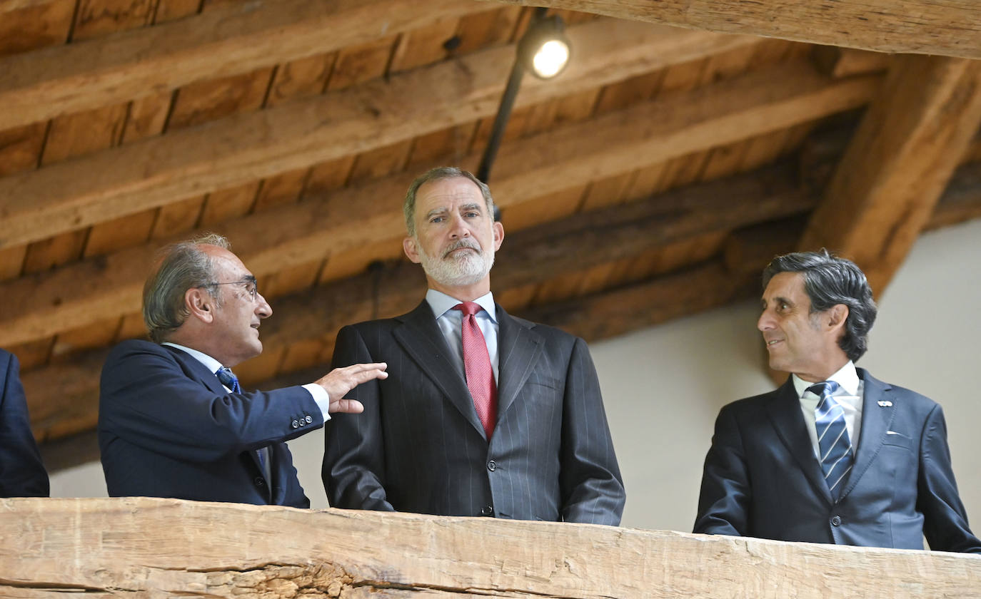 La visita del rey Felipe VI a Chillida Leku, en imágenes