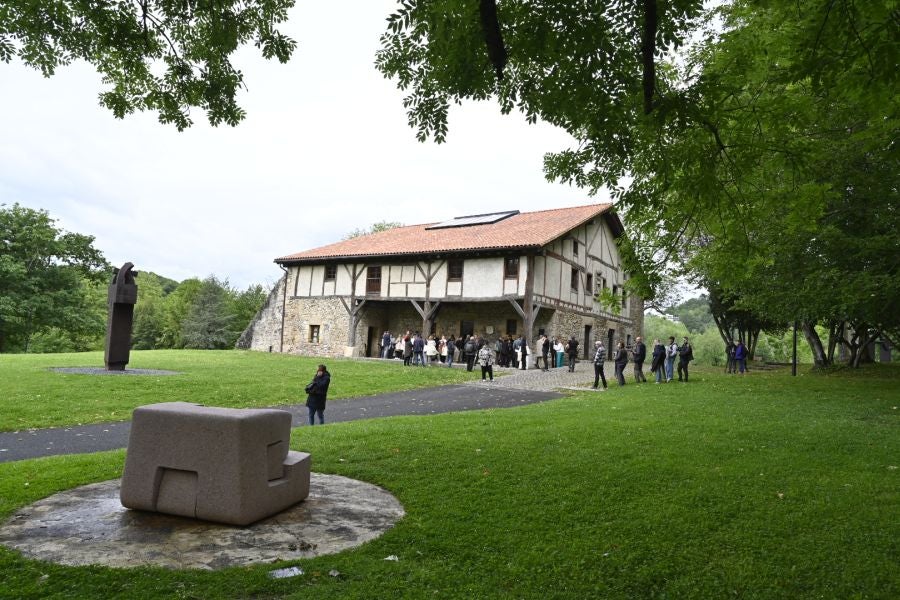 El Caserío Zabalaga recorre los años 80 de Chillida