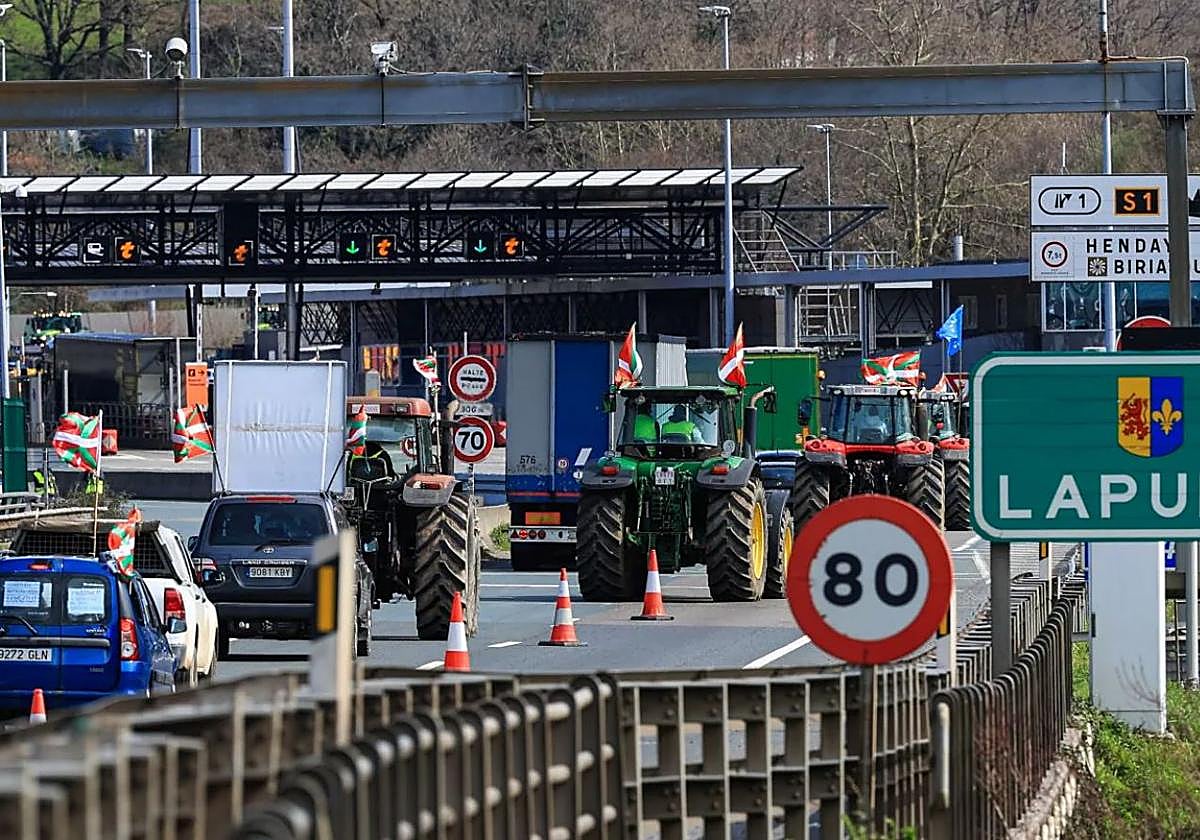 Tractorada de agricultores y ganaderos este año en la muga.