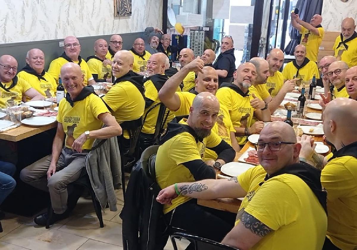 Los calvos celebran su día con buen ambiente