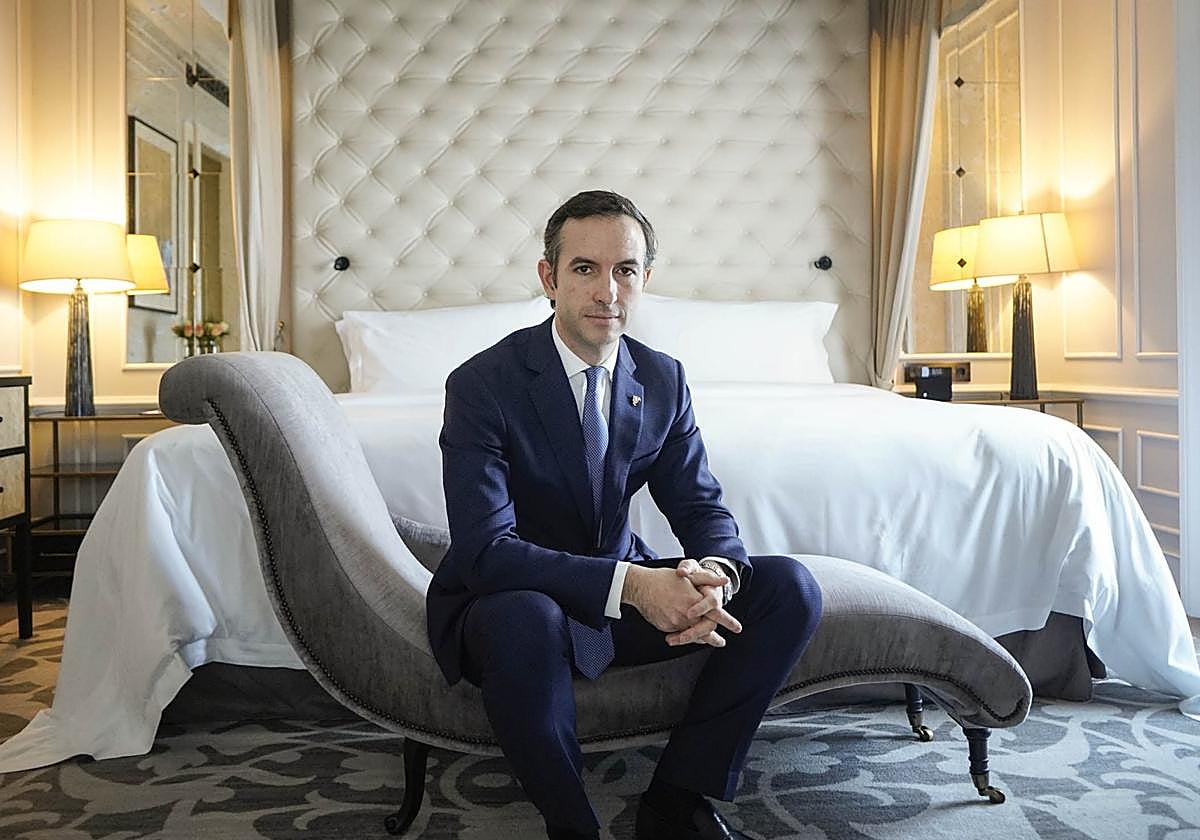 Rafael González Ensesa, en una suite del hotel María Cristina.