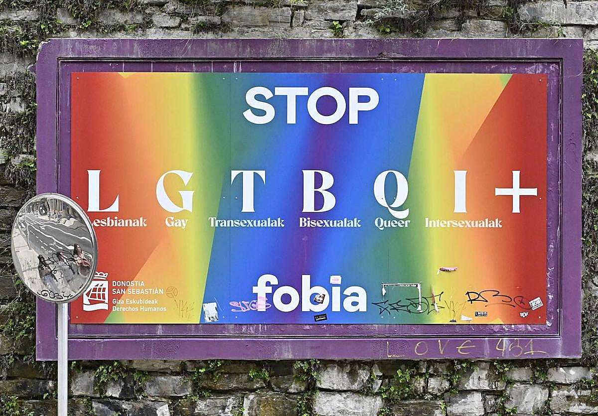 Cartel colocado en el cerro de San Bartolomé, en San Sebastián.