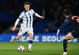 Turrientes reparte juego.