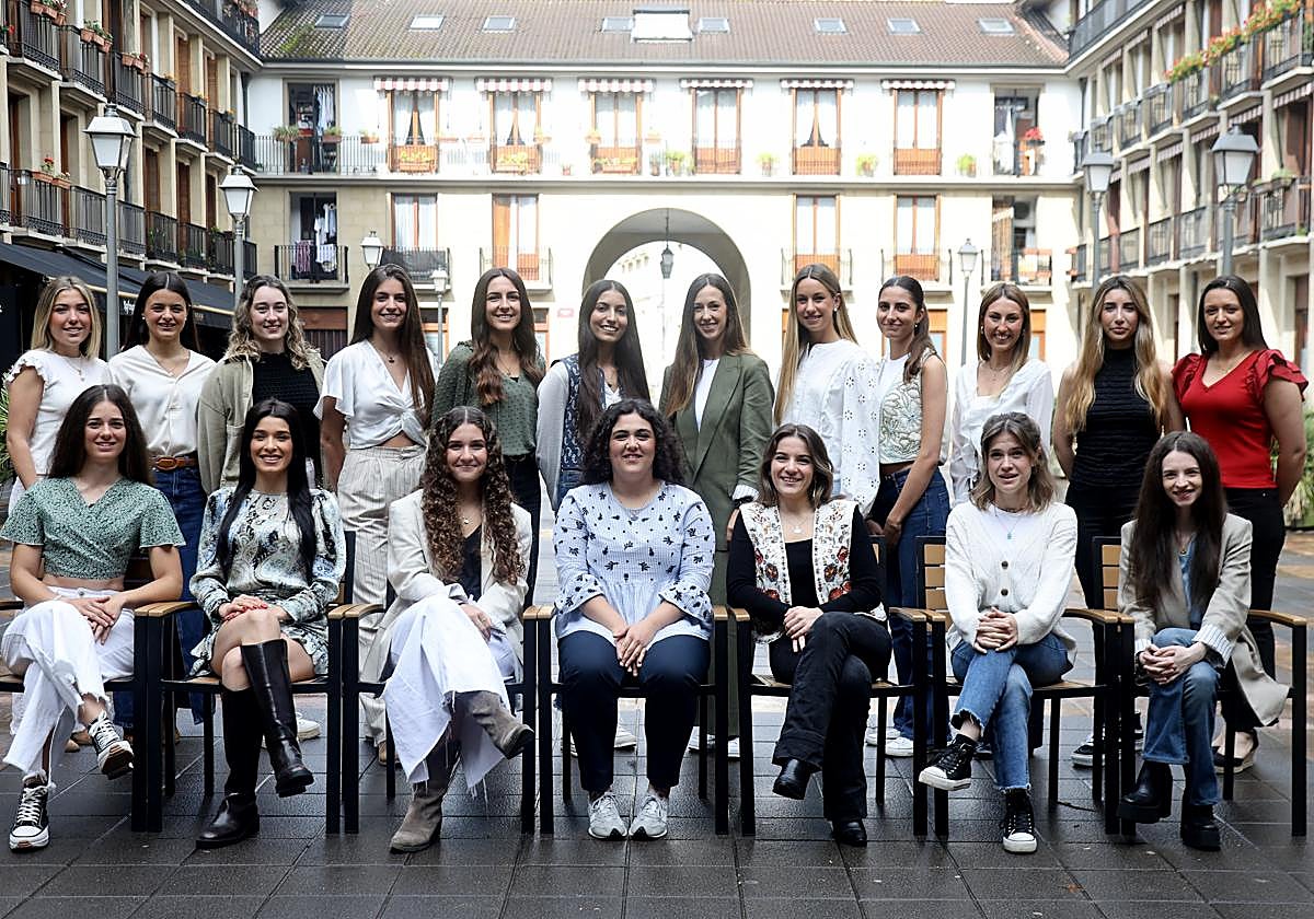 Las 19 cantineras del Alarde Tradicional de Irun.