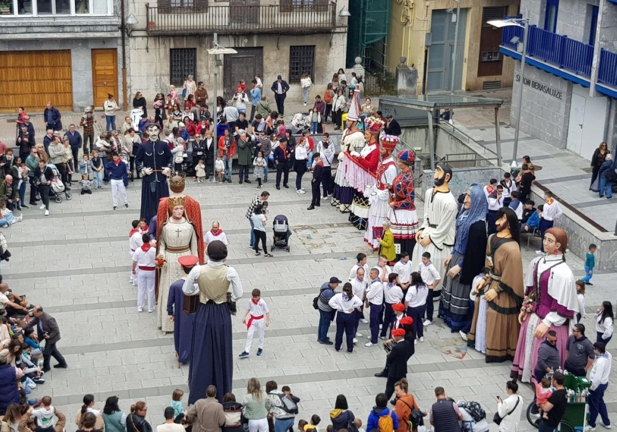 Normalidad en la fiesta del Día del Debarra