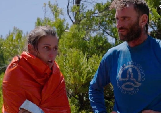 Andrea Azkune, tras vivir serios apuros en El Conquis, junto a Lobo.