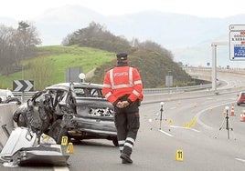 El turismo chocó en febrero de 2017 fronto-lateralmente contra una ambulancia en la AP-8 a la altura de Usurbil tras circular en dirección contraria.