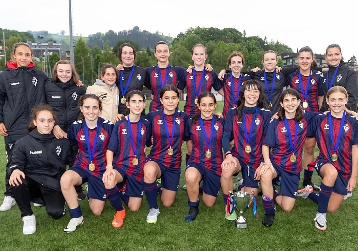 Plantilla ganadora del campeonato de Gipuzkoa.