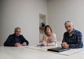 Los alcaldes Koldo Arzallus (Zestoa), Nagore Alkorta (Azpeitia) y Mikel Arregi (Zestoa)