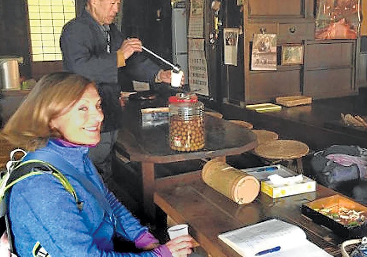 La vizcaína tiroteada en Afganistán ingresará en la UCI de Basurto nada más aterrizar esta tarde en Loiu