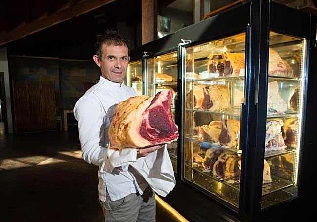 Jon Ayala, junto a su hermana Arantxa, llevan las riendas de Laia Erretegia.