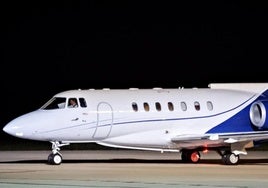 El avión que ha traído a Araceli, en junio de 2021, cuando se llevó al líder del Frente Polisario de Pamplona.