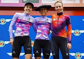 Ostolaza, Blanco y Christie, en el podio de Arrate.