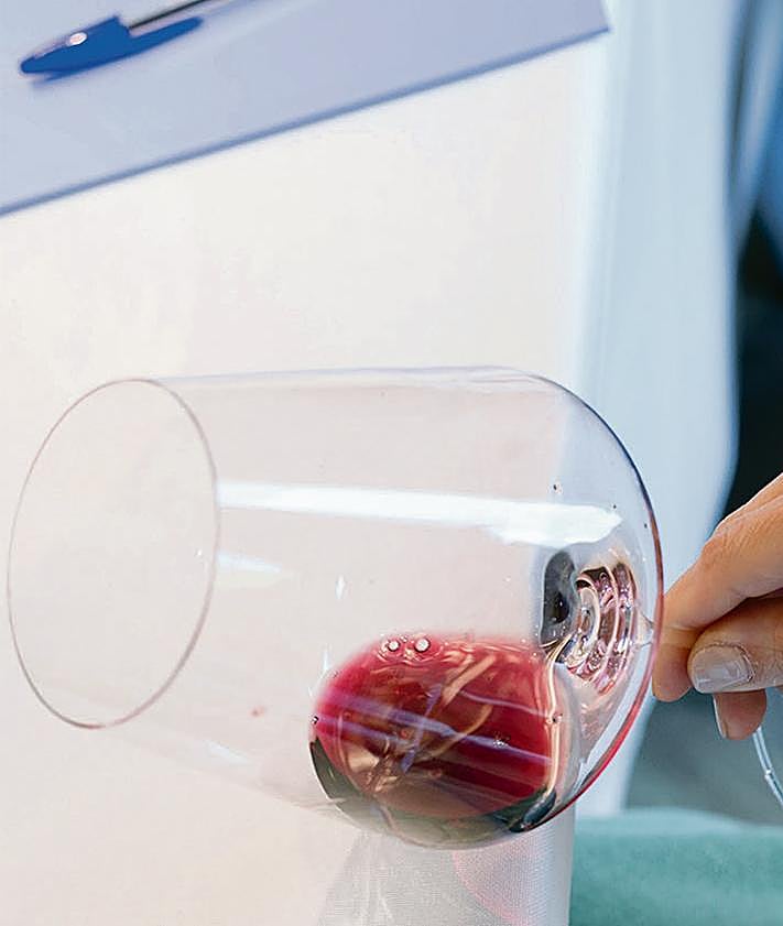 Imagen secundaria 2 - Botellas que rinden un homenaje a su origen