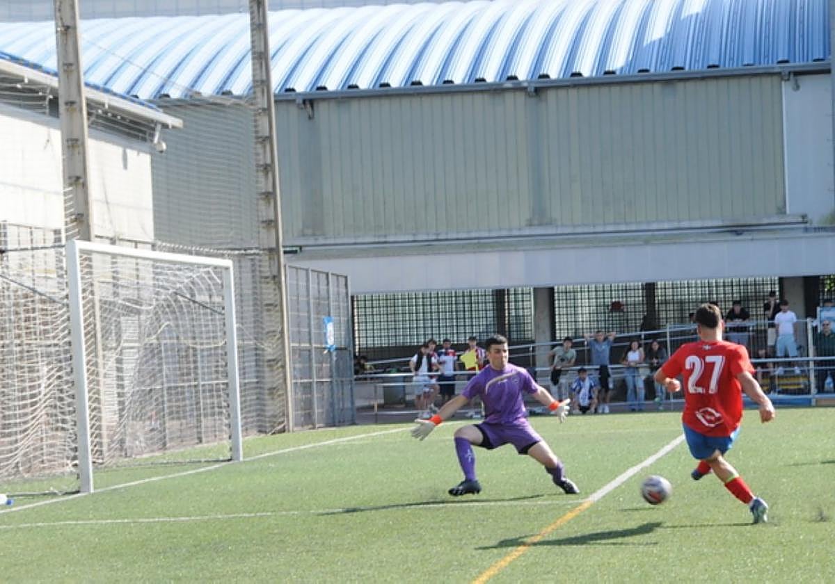 Gexan en la jugada del segundo gol, tras abrir Auritz el marcador.
