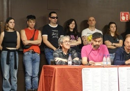 Iosu Zabala, Hedoi Etxarte y Patxi Ardanaz 'Poio' han presentado el documento firmado por 150 artistas