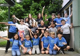 Los niños de la escuela pública de Ordizia, sonrientes.