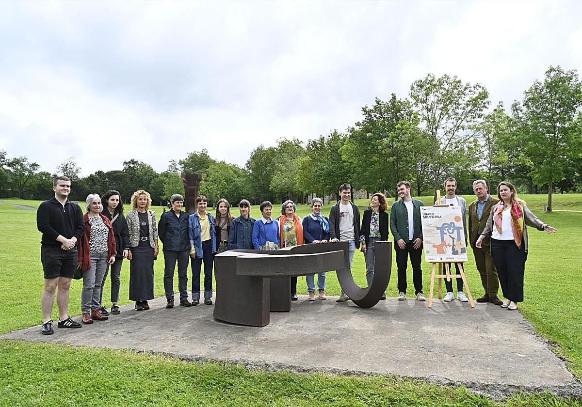 Espectáculo con 250 artistas para dar la bienvenida al verano en Chillida Leku