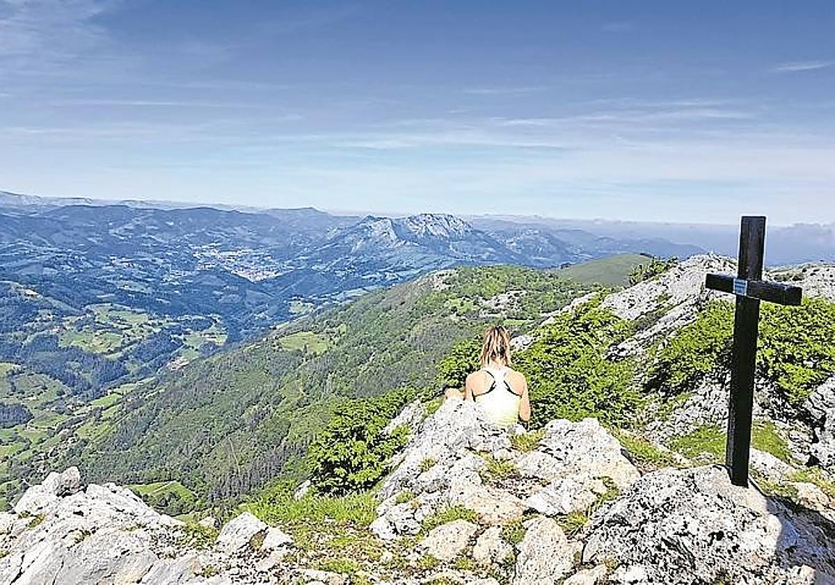 Imagen principal - Hernio: el centro de un lienzo perfecto