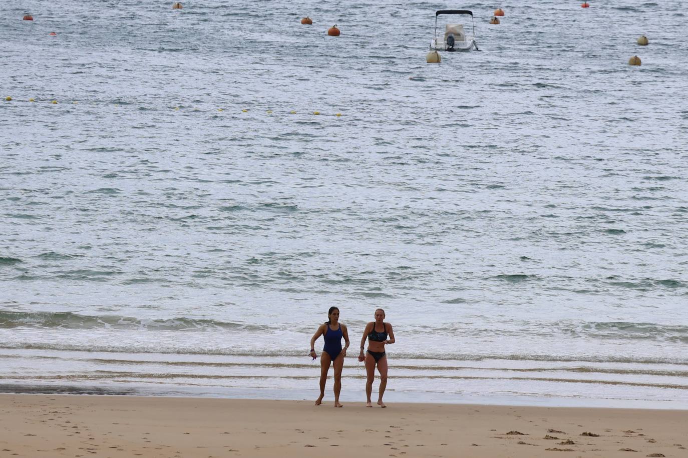 El arranque de la temporada de playas, en imágenes
