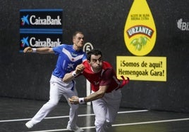 Jokin Altuna entra de aire ante la atentamirada de Unai Laso.