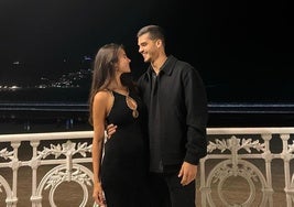 Maria Rodrigues y André Silva, en la playa de La Concha de San Sebastián.