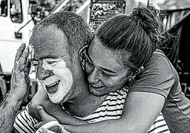 Iker Galartza, artífice de Gure Zirkua, en una de las fotografías del libro.