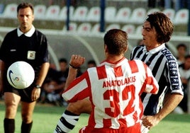 Sa Pinto trata de superar a Georgios Anatolakis, actualmente político derechista, en el Trofeo Colombino de 1998.