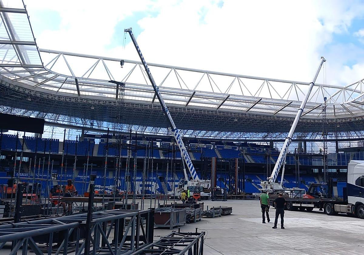 El interior del estadio durante el montaje para el concierto del miércoles.