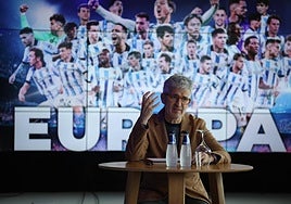 Mikel Merino controla el balón en una imagen de archivo.