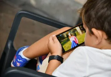 Euskadi chequea ya en los ambulatorios el tiempo de exposición de los menores a las pantallas para retrasar su uso