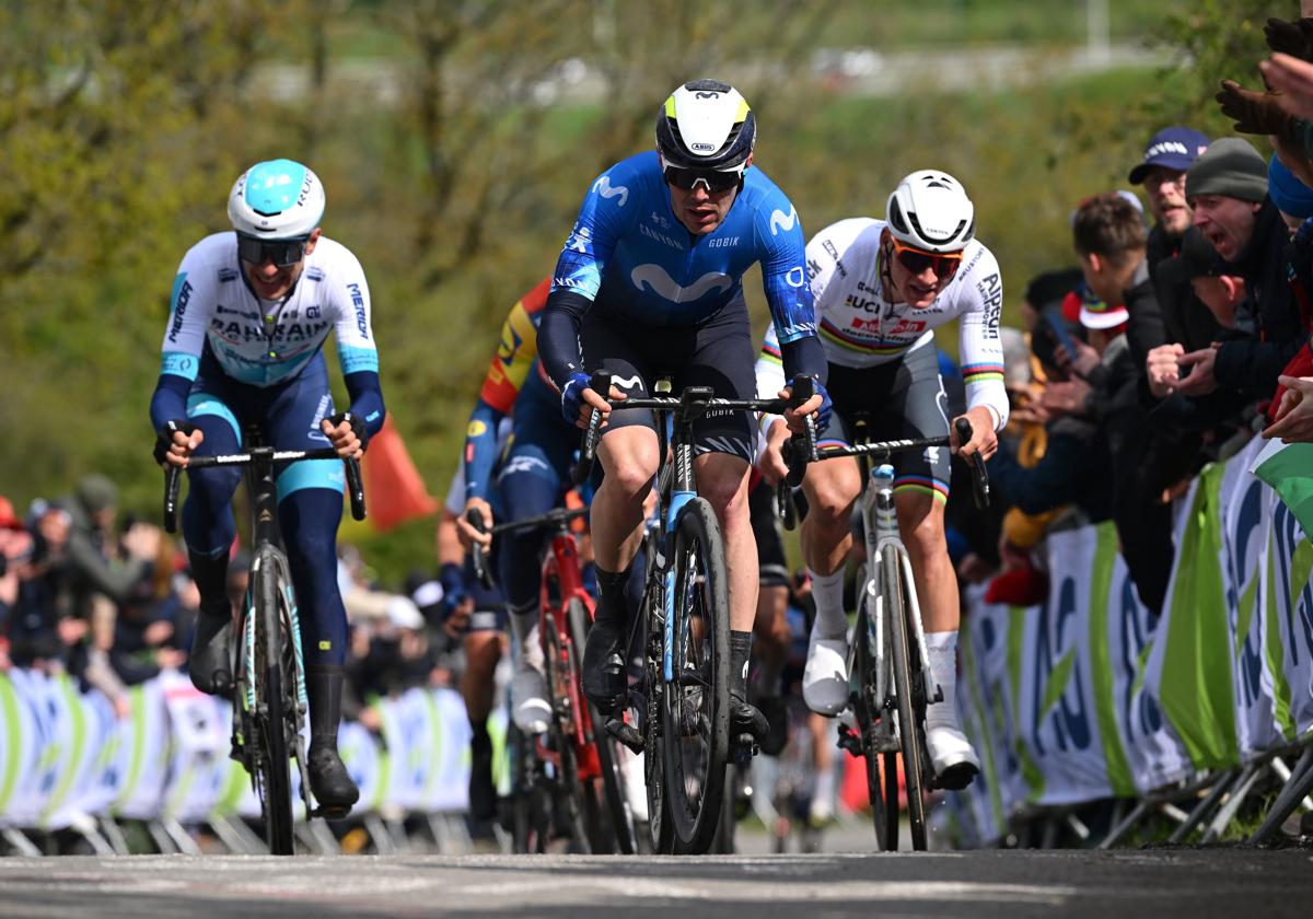 Alex Aranburu, por delante de Mathieu van der Poel en la Lieja-Bastogne-Lieja