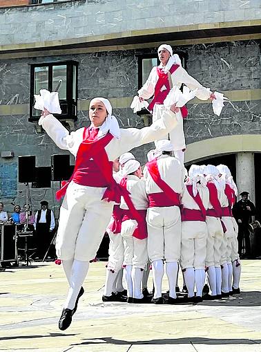 Ezpata Dantza de las recientes fiestas de Legazpi.