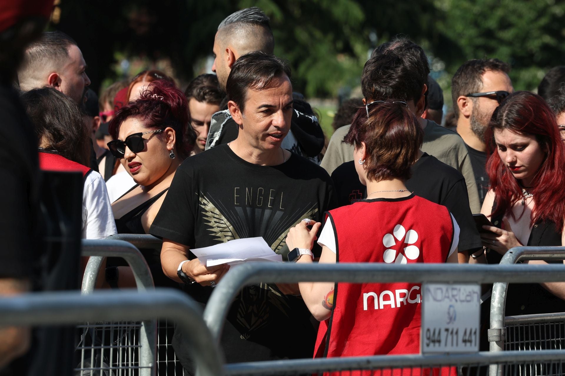 Calor, cacheos y mucha cerveza. Así ha sido la entrada de los 37.000 fans