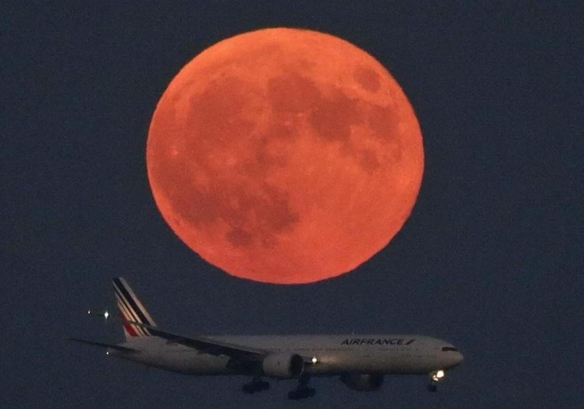 El fenómeno astronómico del mes de junio: la superluna de fresa