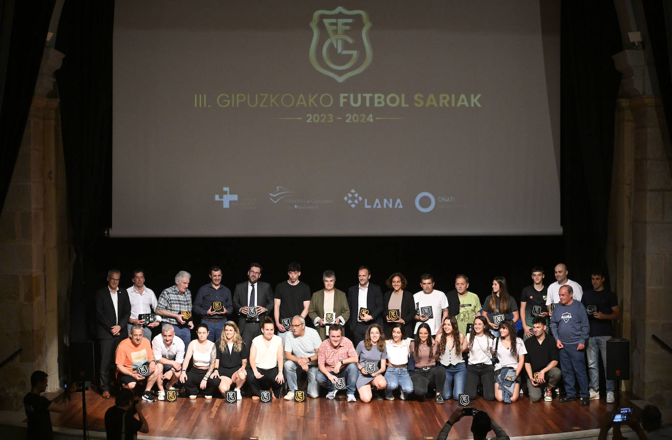 Los 27 premiados en la Gala del Fútbol Guipuzcoano