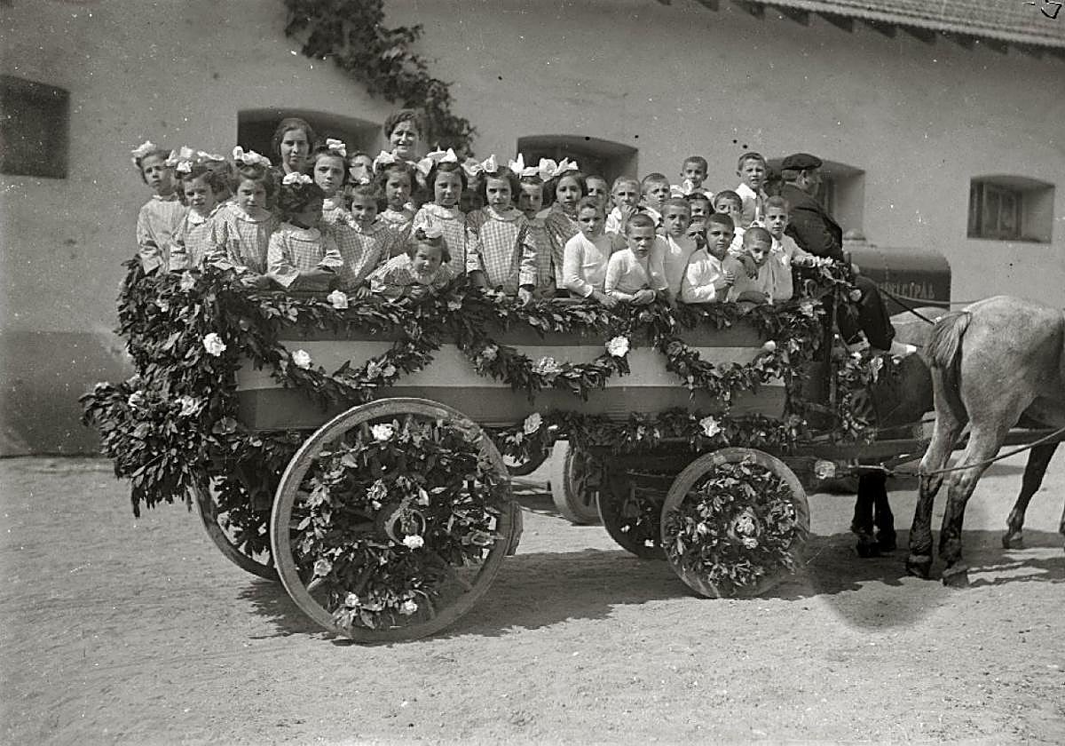Niños y niñas de Zorroaga invitados a las fiestas.