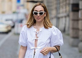 Las camisas con lazos, los pantalones de leopardo y el 'Saddle' de Dior son un 'must' del verano.