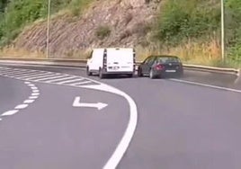 Dos vehículos convierten la variante de Eibar en el circuito de Montecarlo