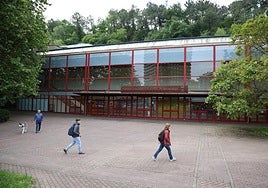 Fachada del polideportivo José Antonio Gasca, inaugurado el 30 de enero de 1971.