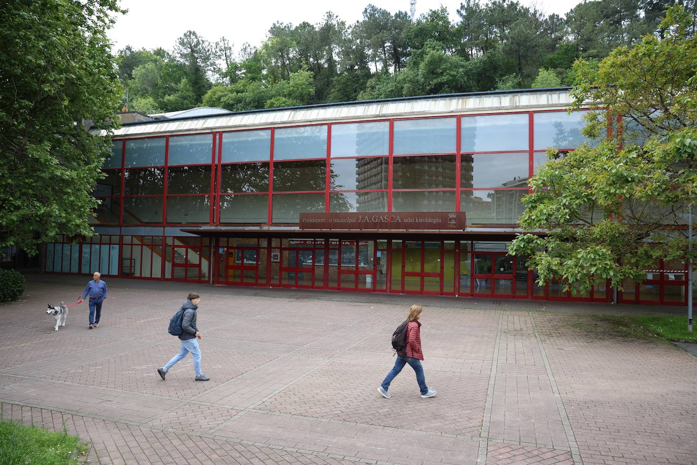 Fachada del polideportivo José Antonio Gasca, inaugurado el 30 de enero de 1971.