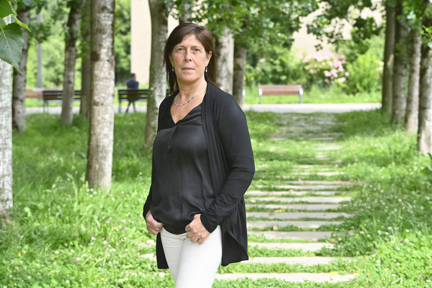 Marisol Zamora posa en un parque de Donostia para la entrevista.